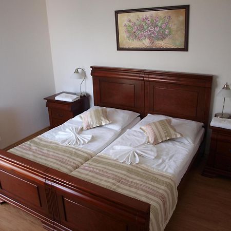 Hotel Oko Nyitra Kültér fotó