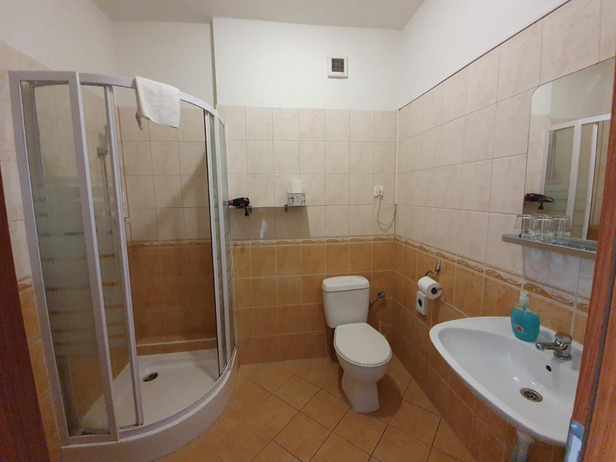 Hotel Oko Nyitra Kültér fotó
