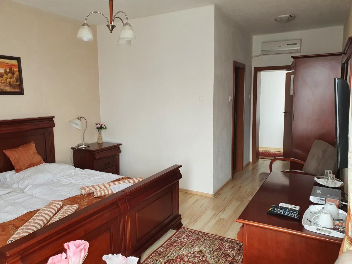 Hotel Oko Nyitra Kültér fotó