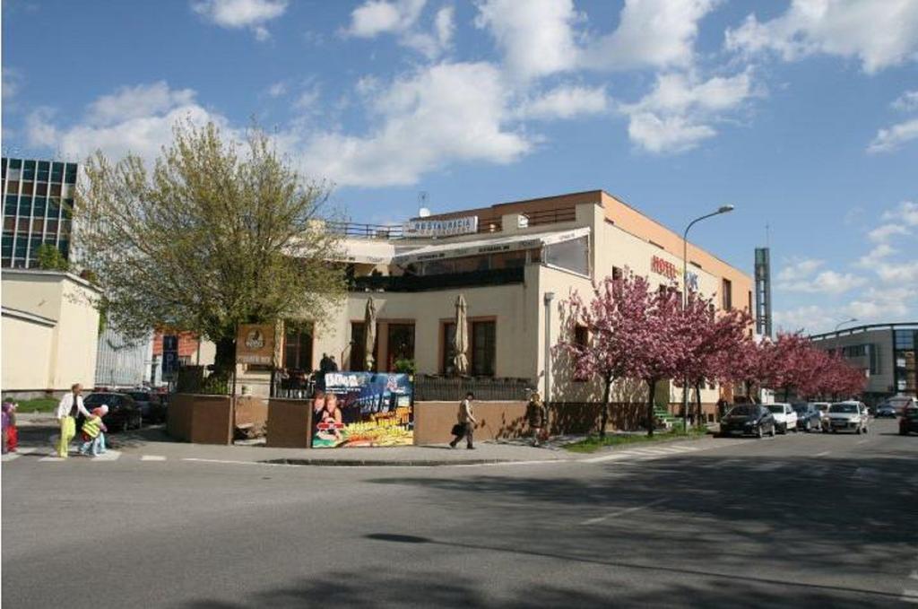 Hotel Oko Nyitra Kültér fotó