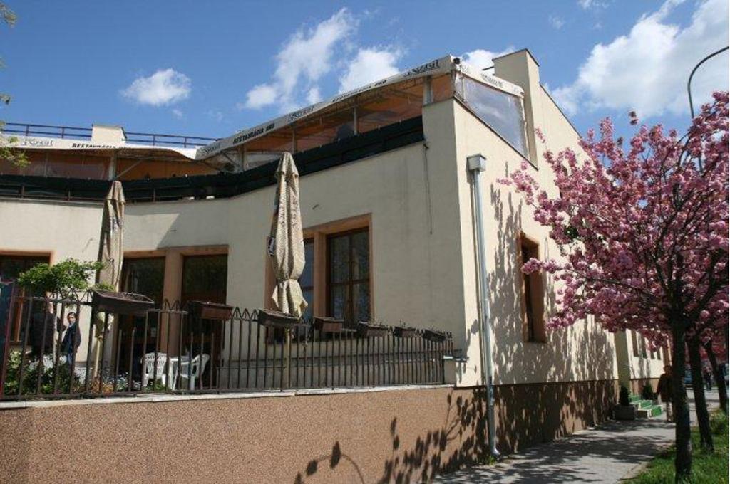 Hotel Oko Nyitra Kültér fotó