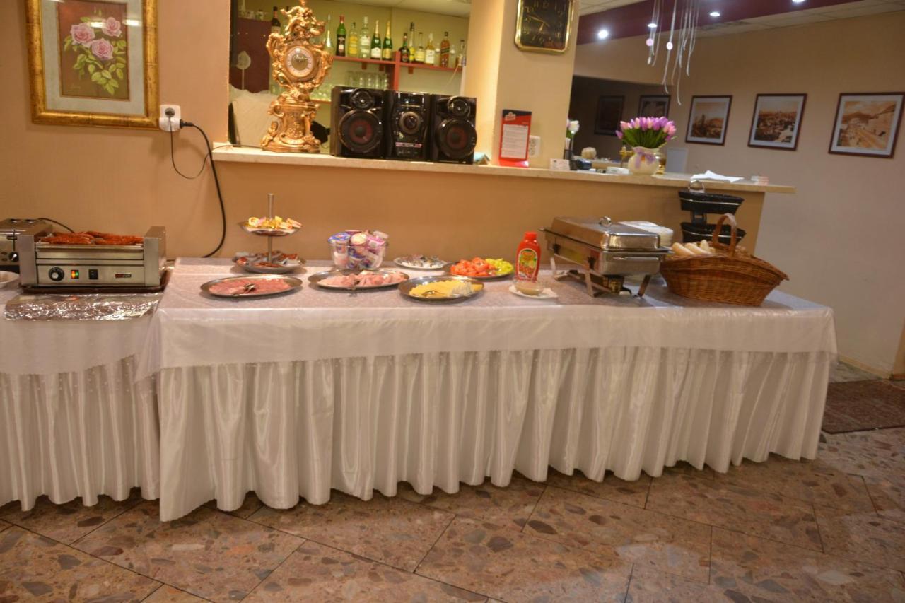 Hotel Oko Nyitra Kültér fotó